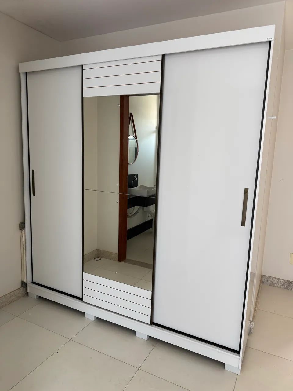 Guarda roupa 3 portas 
