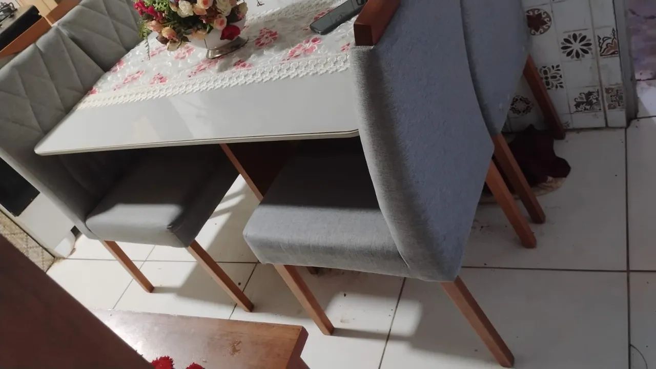 Complete dining table467355638348523520