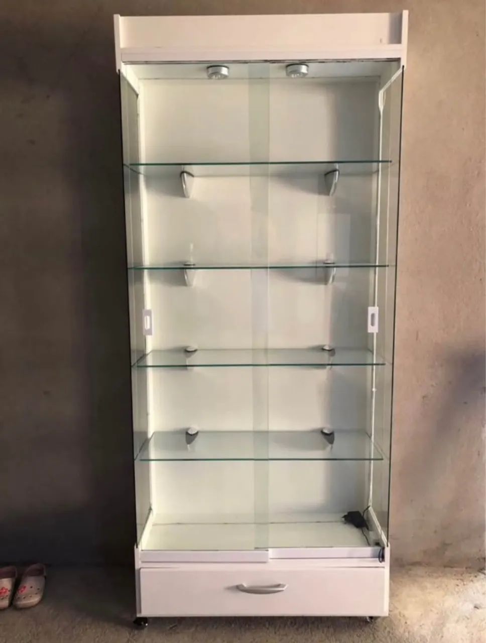 VENDO CRISTALEIRA 