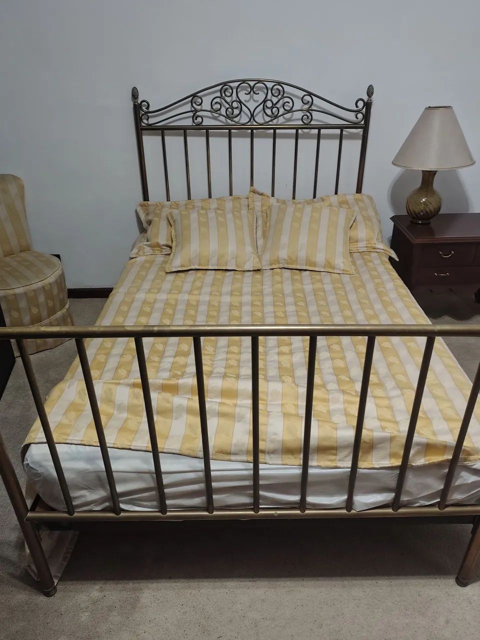 Cama casal metal em bronze  - Foto 2