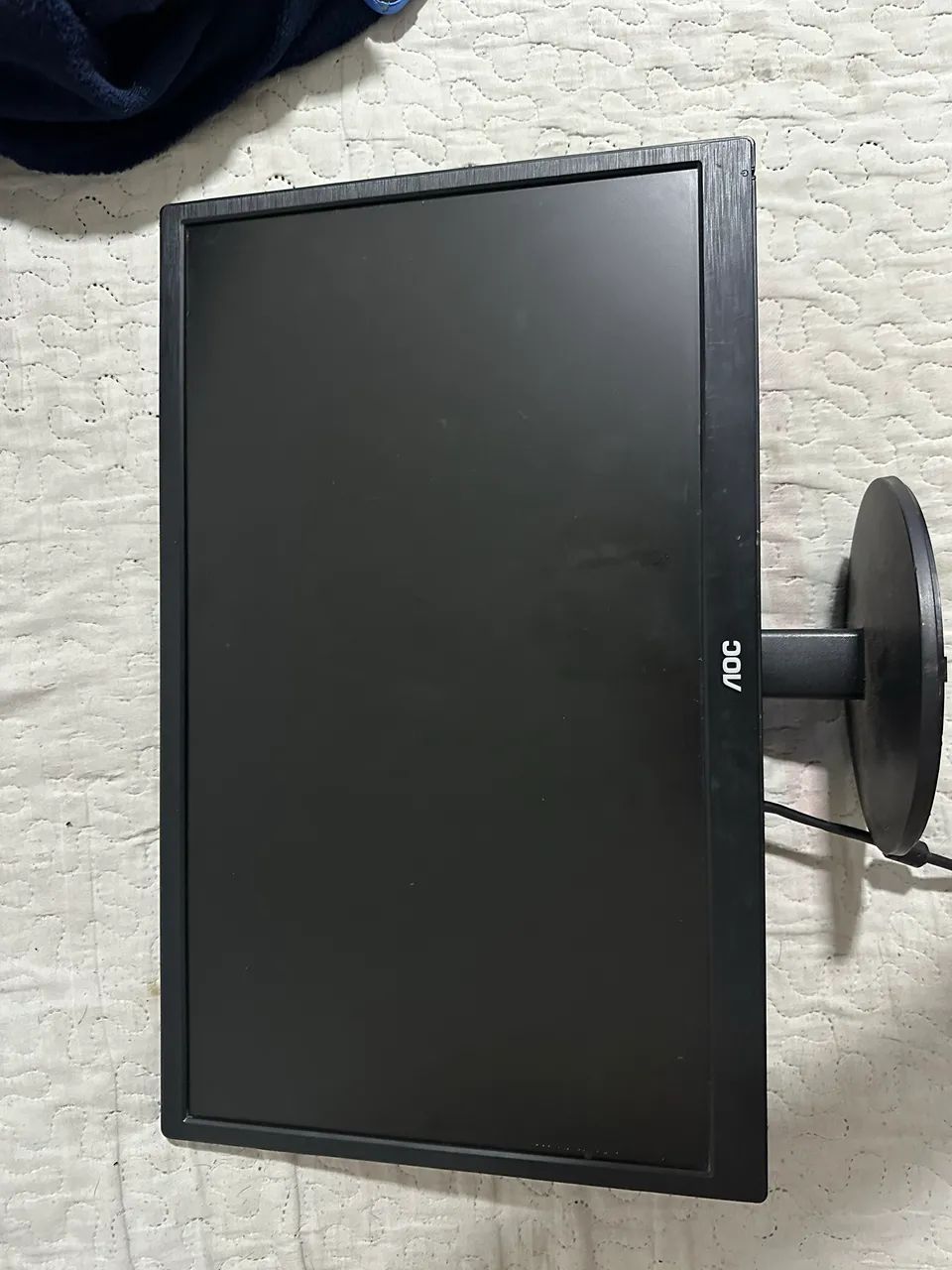 Monitor  AOC de 24 polegadas com entrada VGA