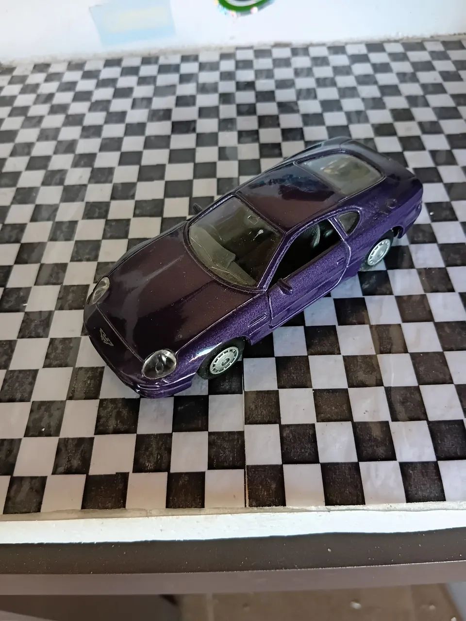 Miniatura maisto aston martin db7 