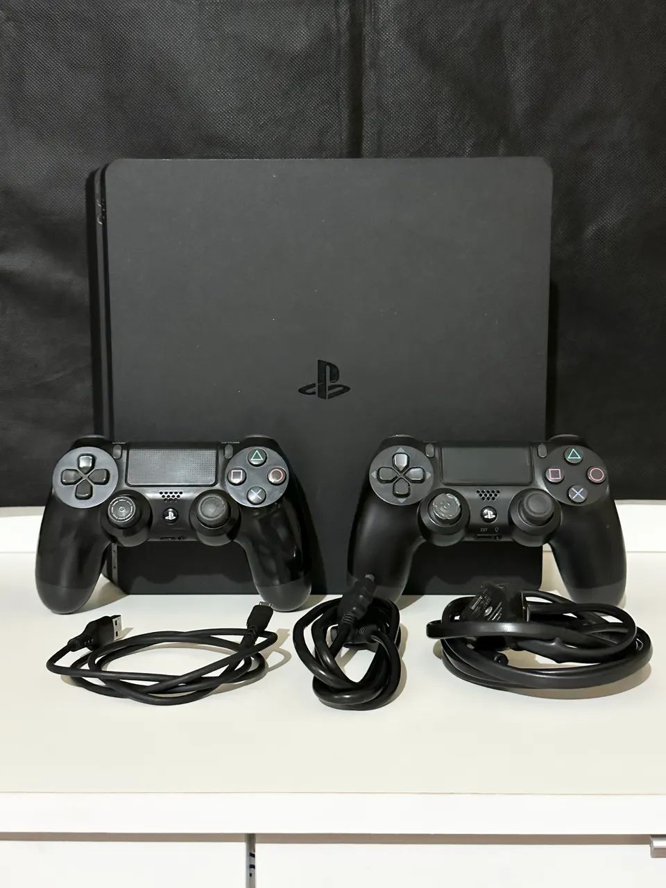PlayStation 4 slim com 2 controles e jogos - Foto 4