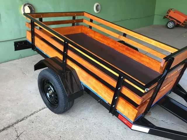 Carretinha de madeira e reboque