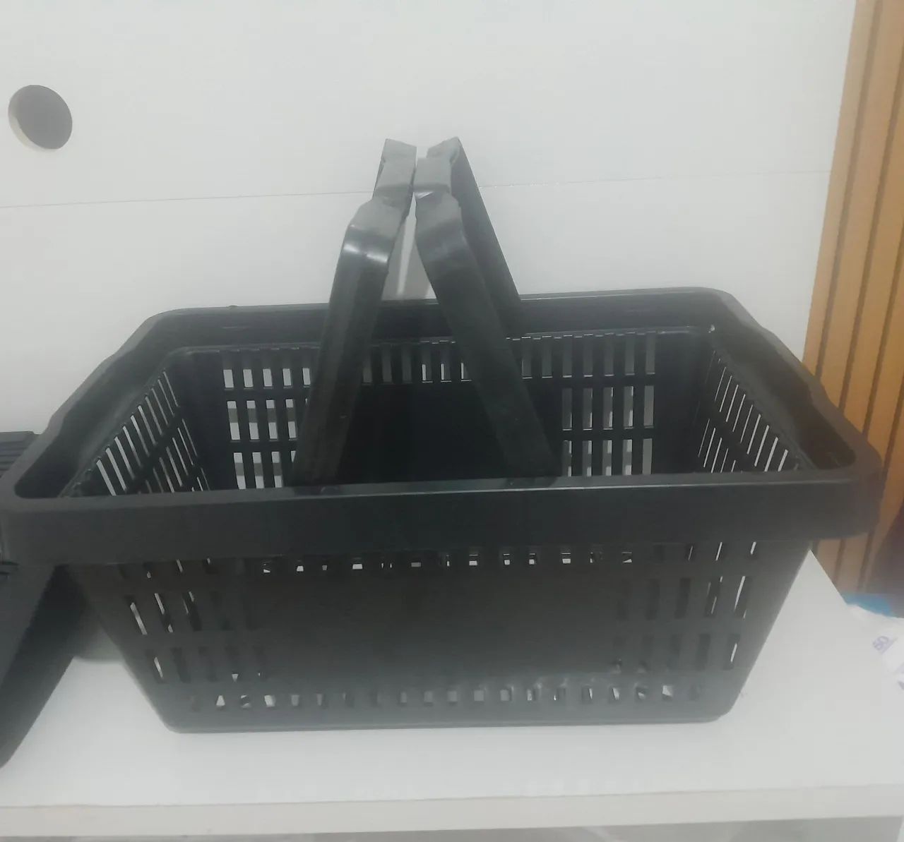 4 Cestas Cestinha Plástica Preta Reforçada Supermercado Mercado 16 Litros - Foto 3