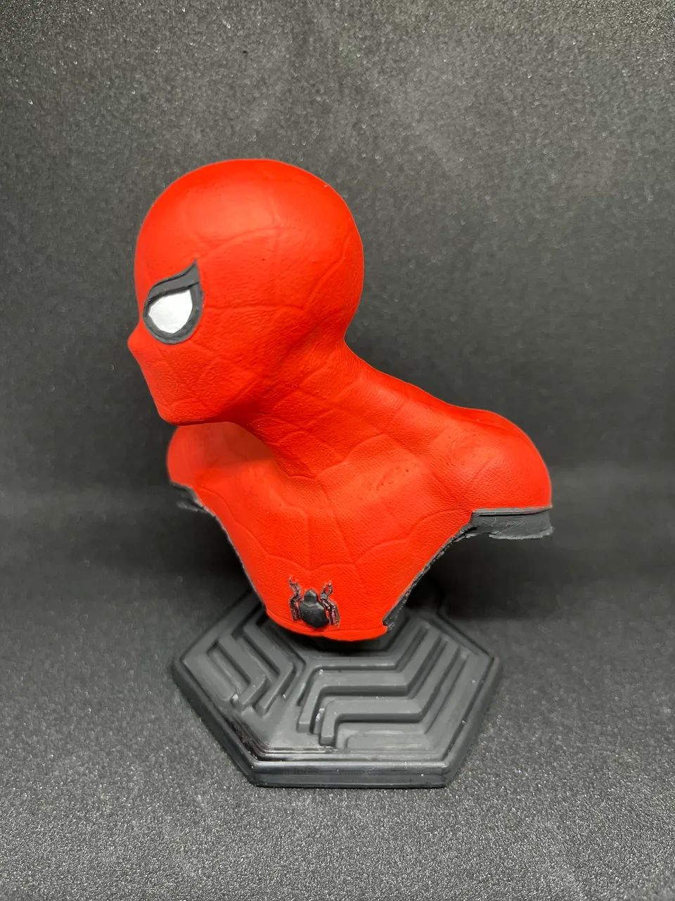 Busto homem aranha 11cm - Foto 3