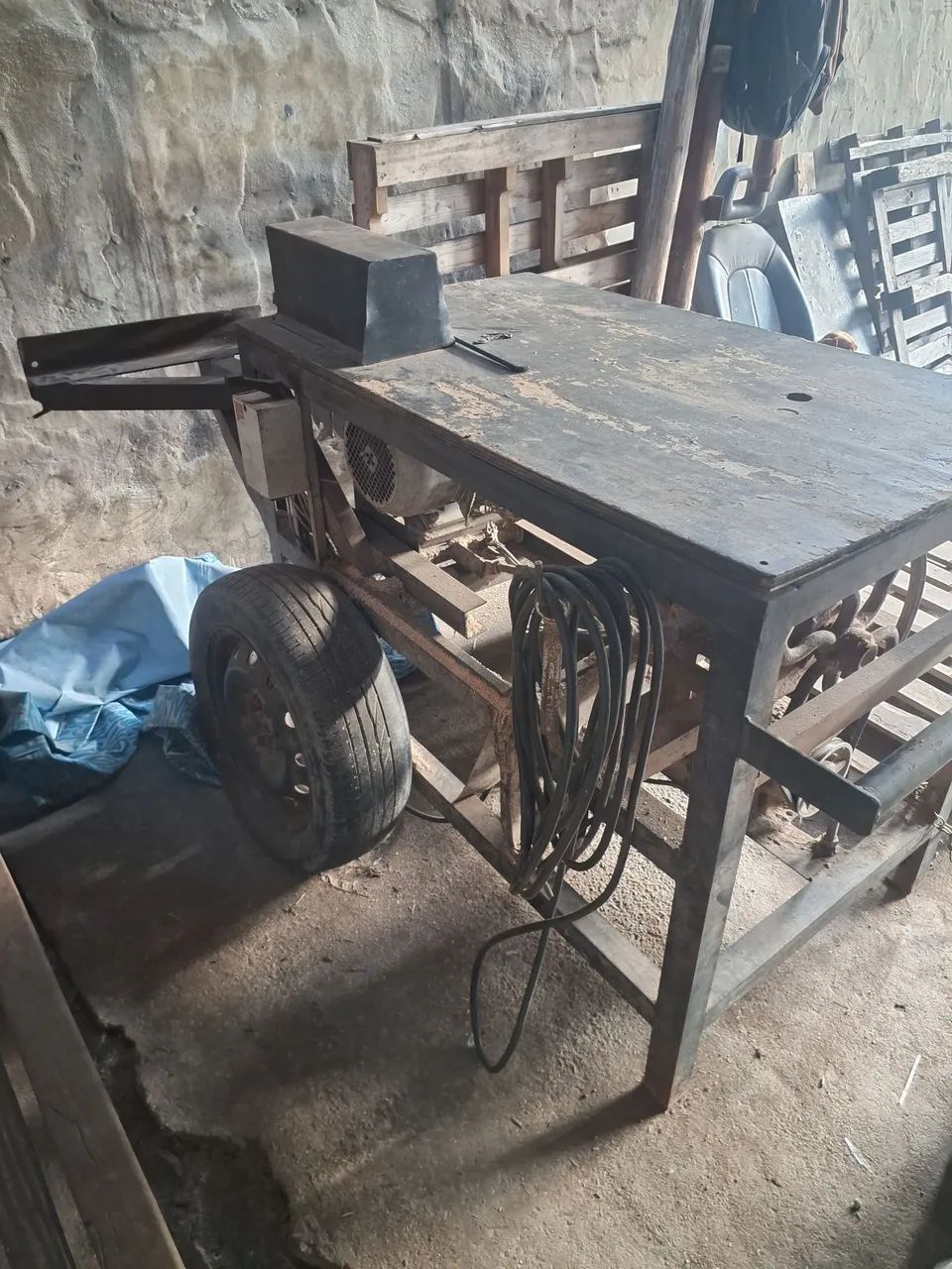Maquina de cortar lenha 