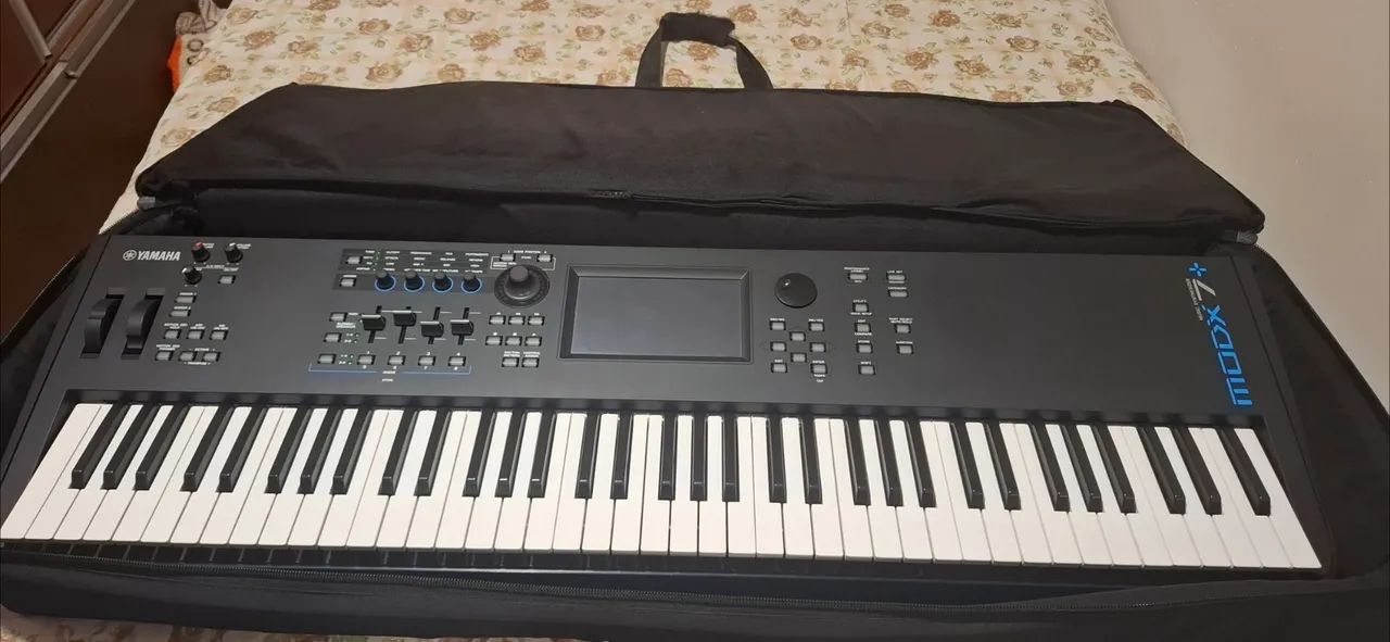 Yamaha MODX7 PLUS  - Foto 2