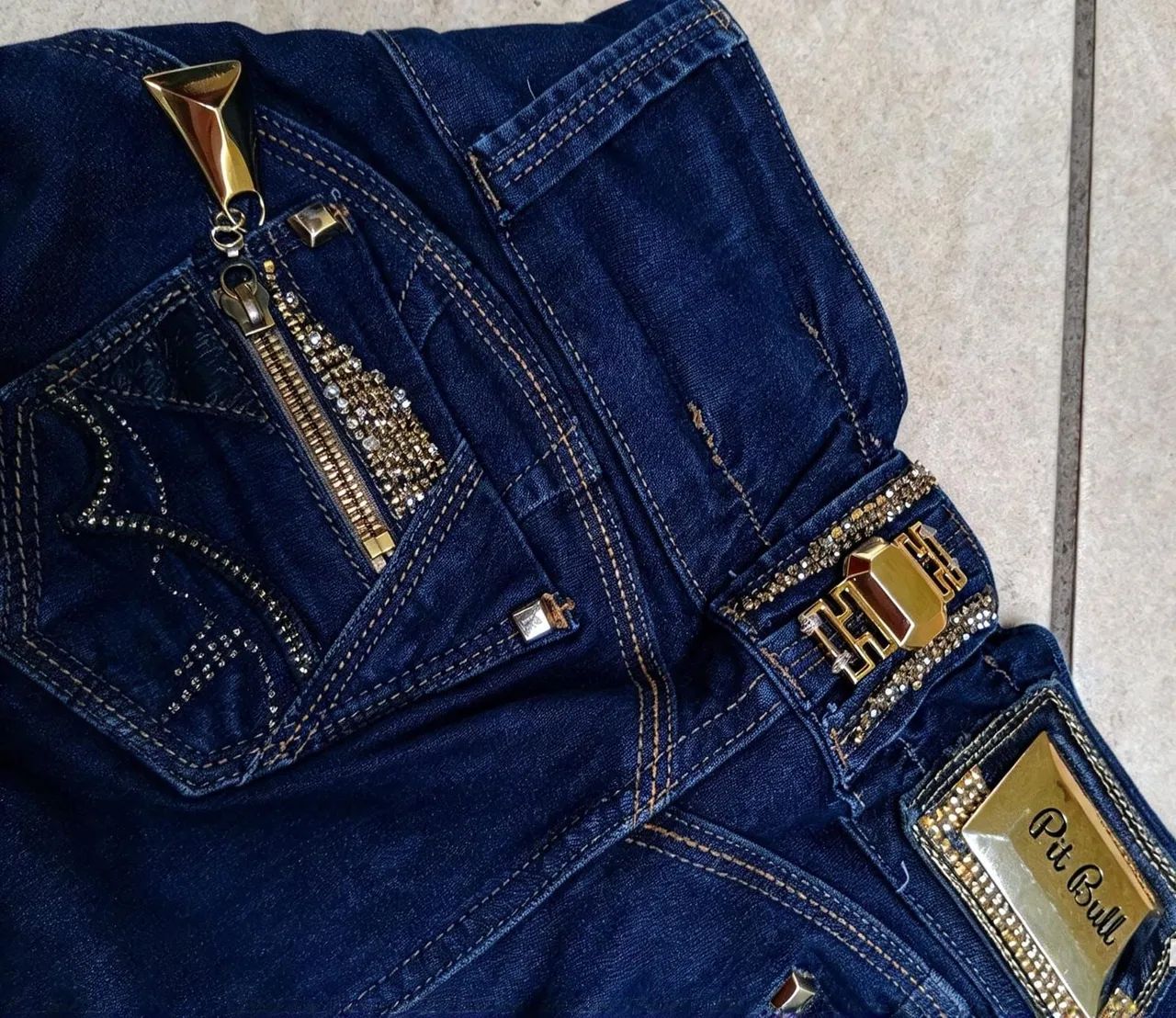 Calça jeans pit bull n42 modelo empina bumbum  - Foto 2