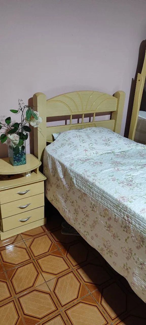 Cama solteiro, mesa lateral, espelho  - Foto 2