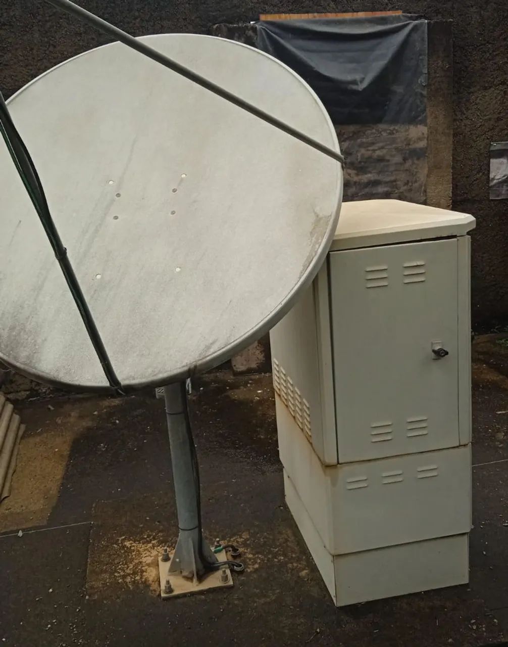 Estação VSAT Desativada - Gabinete Alcatel + Antena + Baterias