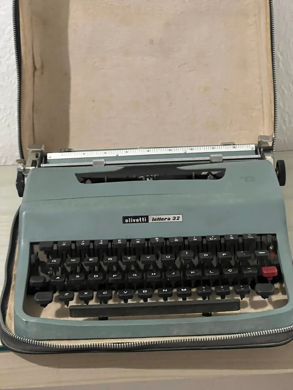 Máquina de escrever Alivetti Lettera 32