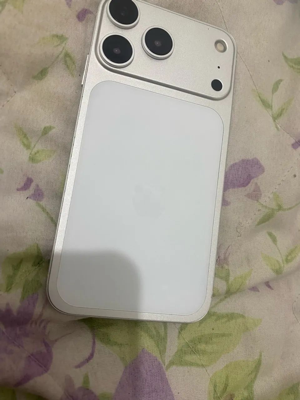 iPhone XS na carcaça do 17 Pro