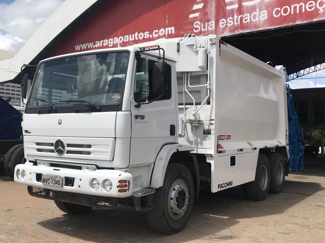 Mercedes Benz 1718 2010/2011 Compactador de Lixo - Foto 4