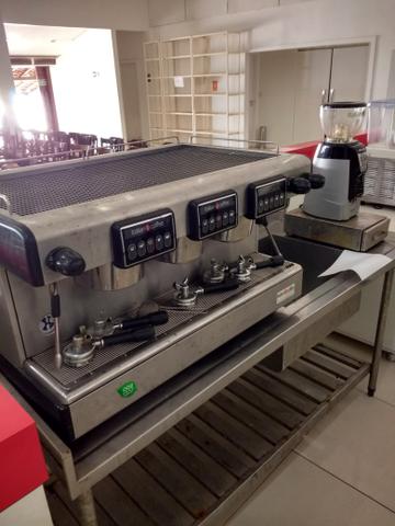 Máquina de café expresso 3 grupos com Moinho eletrônico, perfeito estado de conservação