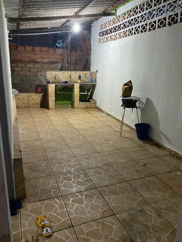 Casa 2qts - 180m garagem para 4 carros, ótimo pra investir - Foto 2