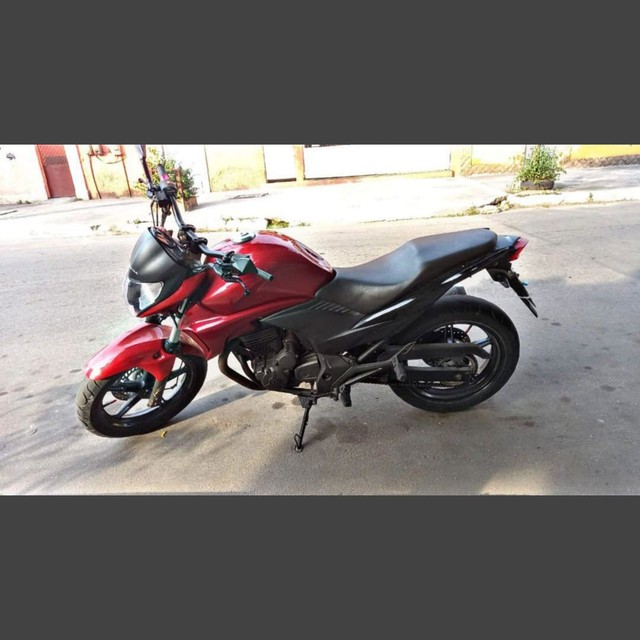 VENDO MINHA MOTO CB 300 VERMELHA