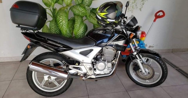 VENDO OU TROCO POR CARRO TWISTER 2005