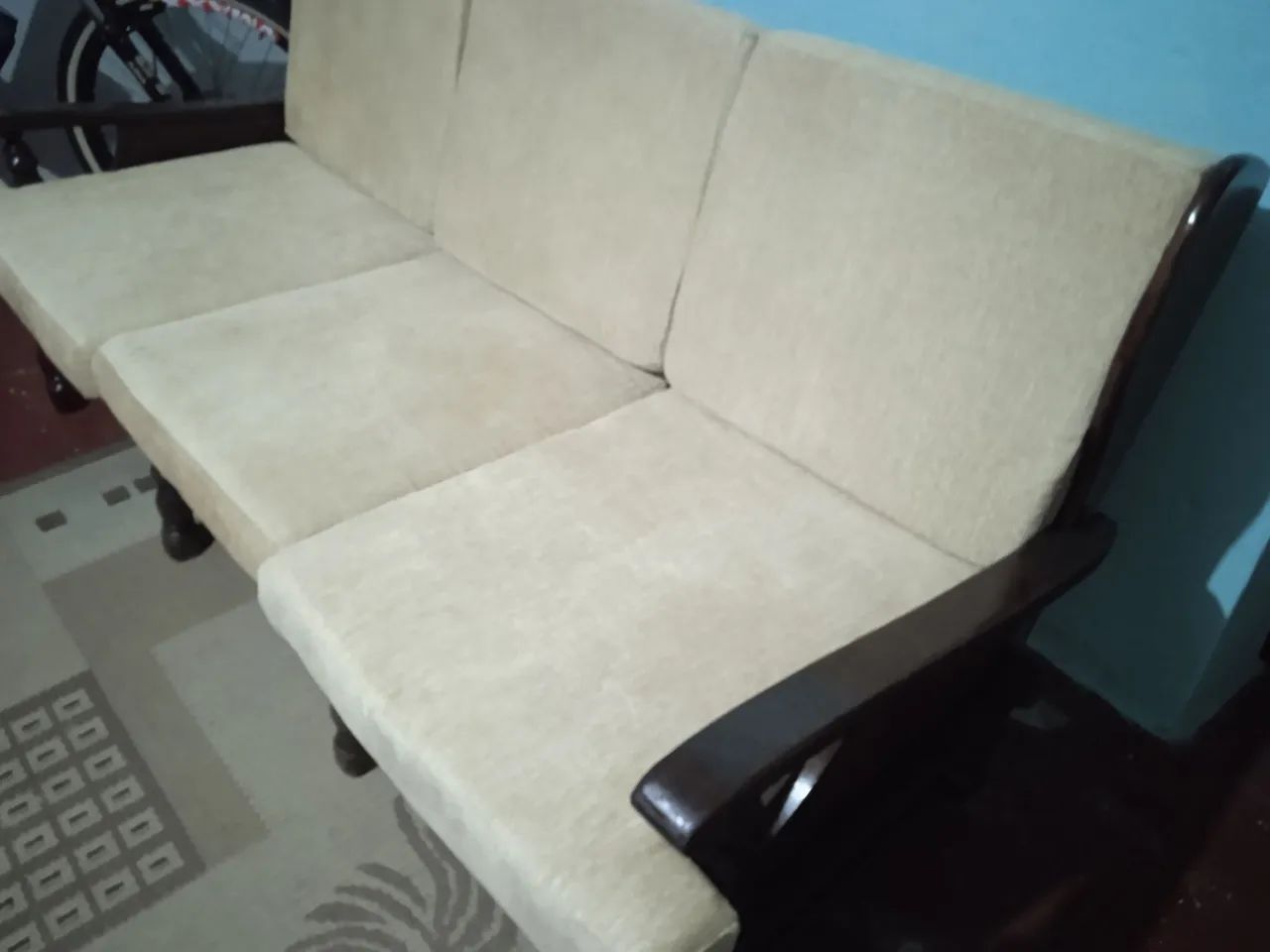 Sofá em mogno65746292315266120