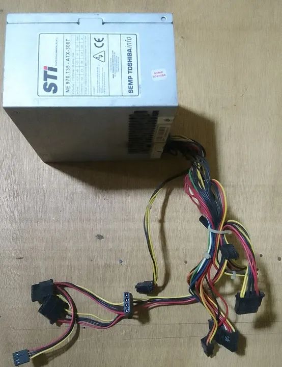 Fonte de Alimentação SEMP TOSHIBA NE 970-135-ATX-300T com Defeito