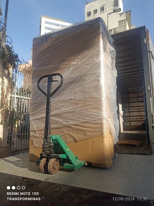 Caminhão Baú Plataforma pra Equipamento Sensíveil.BH/MG  - Foto 5