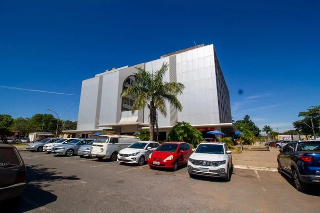 Sala Comercial dos Sonhos no Centro Comercial Cruzeiro: Pronta para Crescer o Seu Negócio!