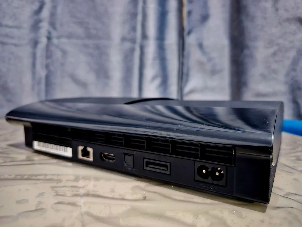 Ps3 Super Slim 500gb completo com HEN - Foto 2