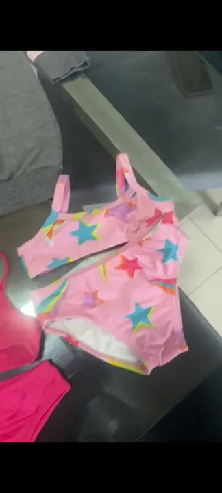 Biquíni infantil estampado com estrelas