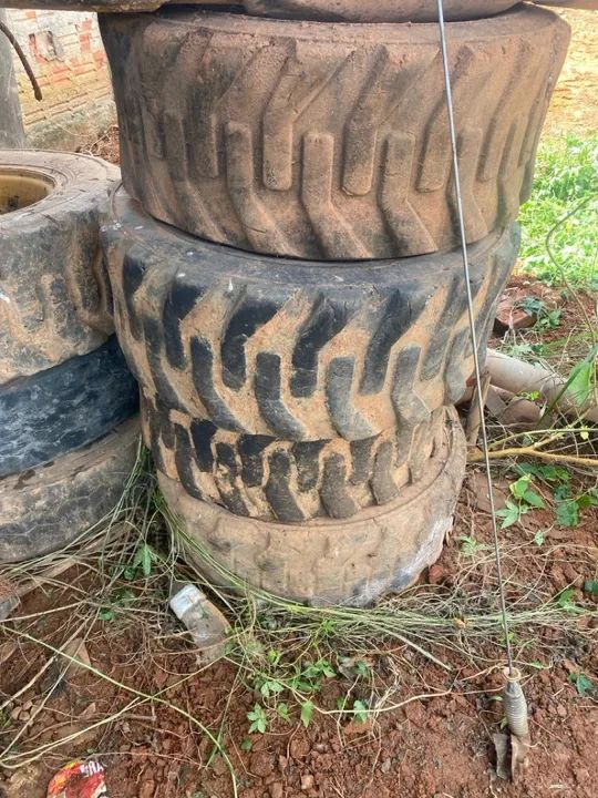 Pneu e 1 roda para máquina case Aro 12x16,5  - Foto 3