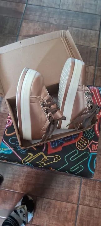 Tenis Rose plataforma importado n 36 + necessaire 