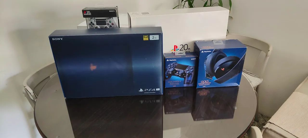 Playstation 4 Pro 2TB Edição Limitada 500 Milhões + headset gold