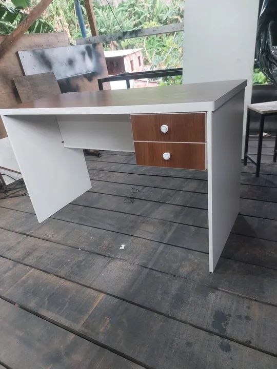 Mesa de Escritório Branca com Tampo Amadeirado - Foto 3