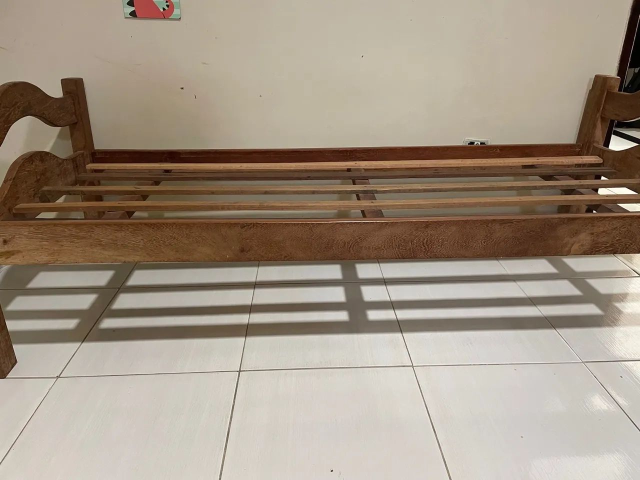 Cama de madeira maciça