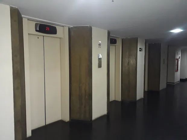 SALA COMERCIAL NO CENTRO PARA ALUGAR / 34 M2 / PRÉDIO DE NÍVEL / PONTO PRIVILEGIADO / METR - Foto 2