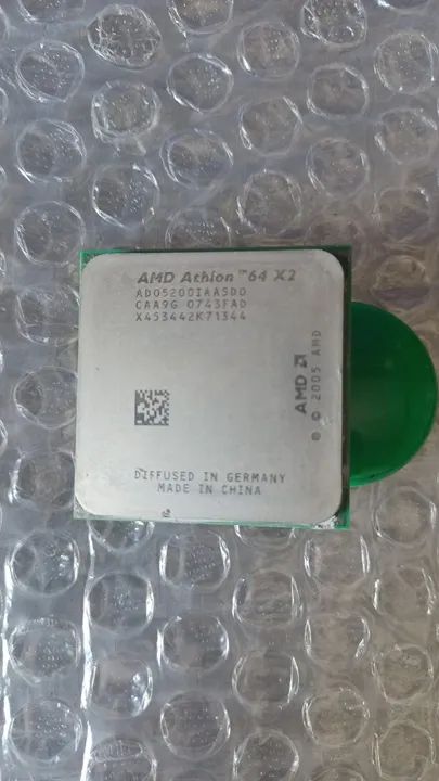 Processador AMD Athlon  64 X2 e 2 memorias RAM 1GB
