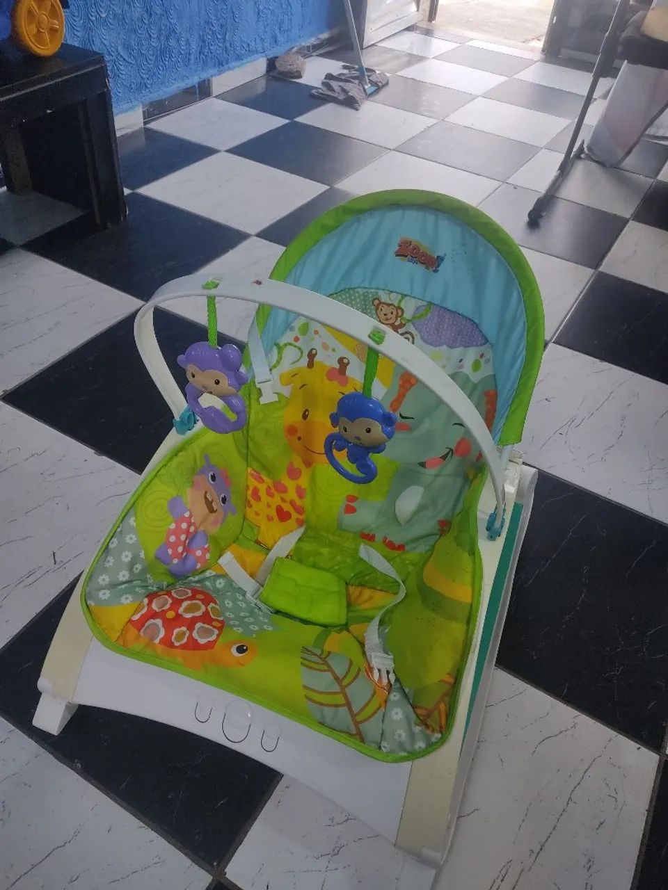 Cadeirinha de Balanço Infantil com Brinquedos - Foto 2