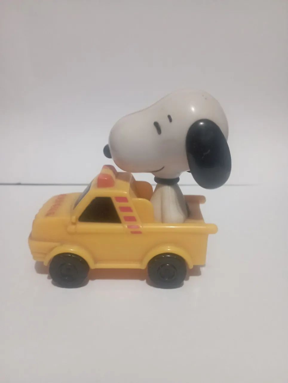 Snoopy em carro de brinquedo - Foto 3