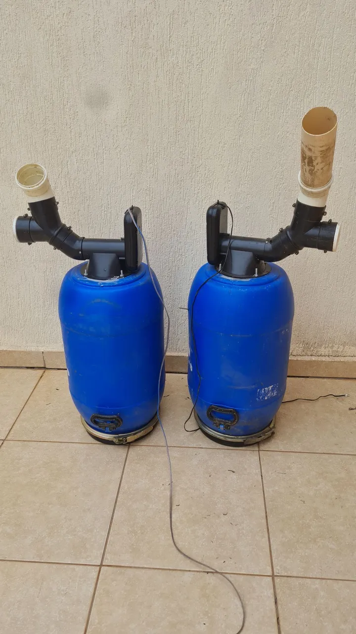 Dois comedouro automático 