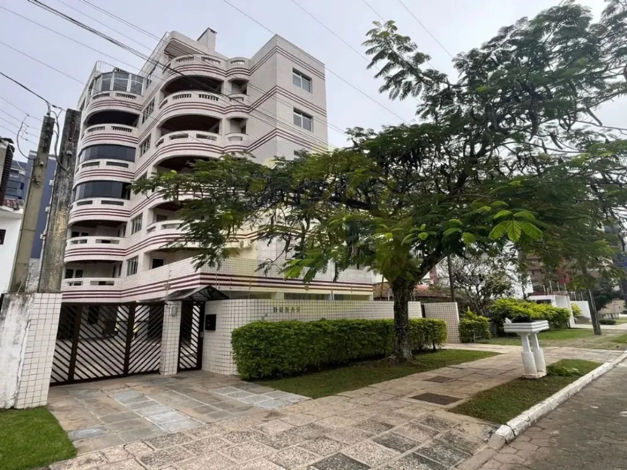 Imóvel para venda possui 110 metros quadrados com 3 quartos em Centro - Guaratuba - PR