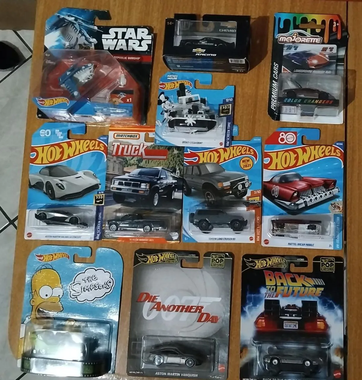 Coleção de miniaturas Hot Wheels e Matchbox