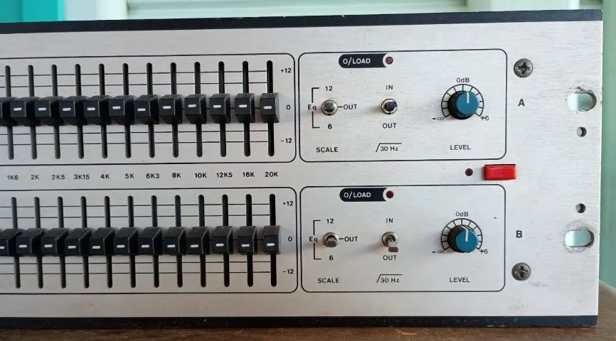 Equalizador Grtáfico Klark Teknik DN 360 - Instrumentos musicais