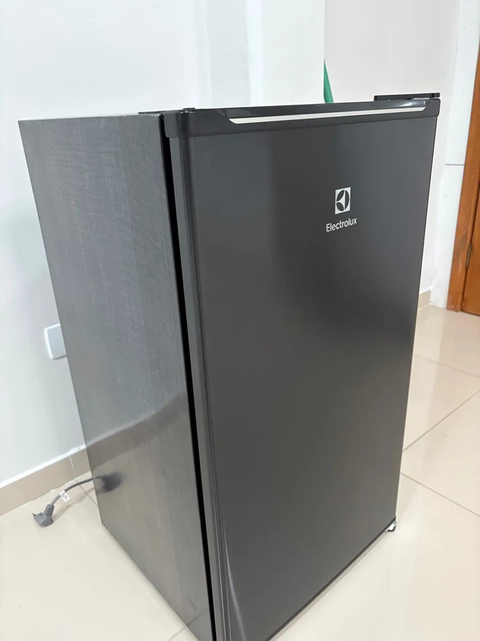 Frigobar Electrolux 90L