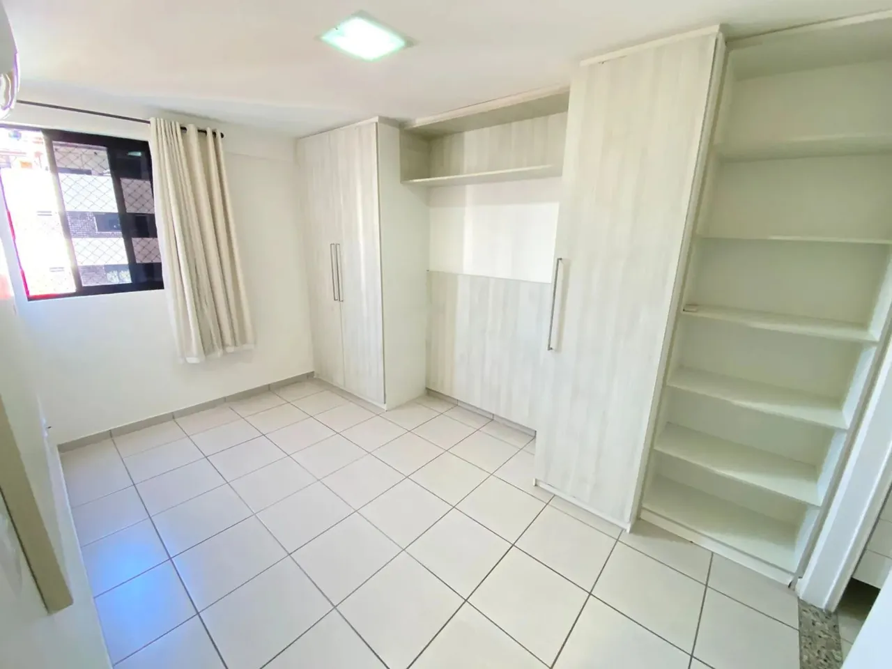 Imóvel para aluguel possui 60 metros quadrados com 2 quartos em Ponta Verde - Maceió - AL