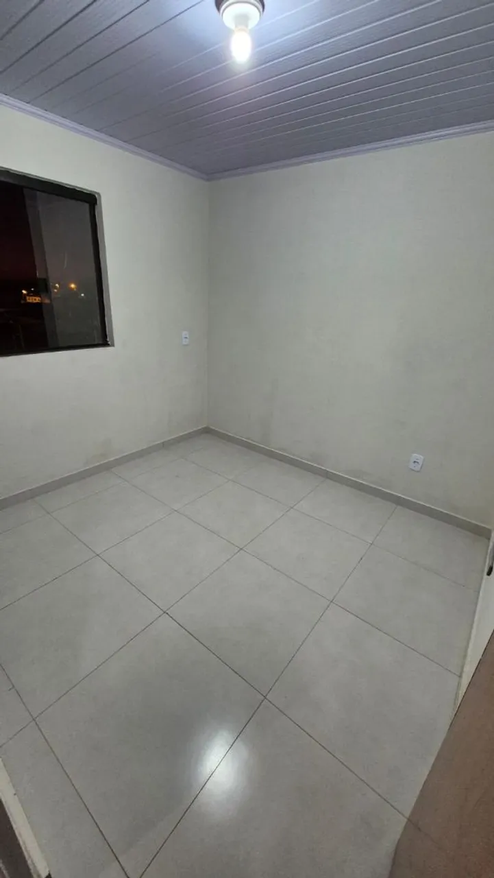 Alugo ótimo AP de 2 quarto com garagem na QD 103