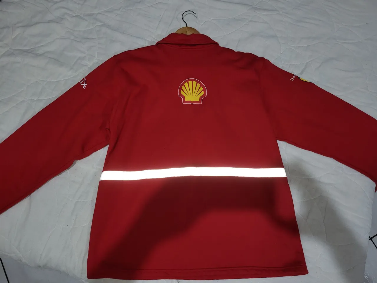 Jaqueta Shell Vermelha com Detalhes