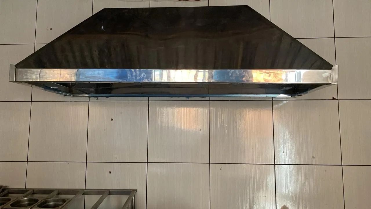 VENDO COIFA,CHAPA PARA SANDUÍCHES,MESA COM CONDIMENTADEIRA E FREEZER