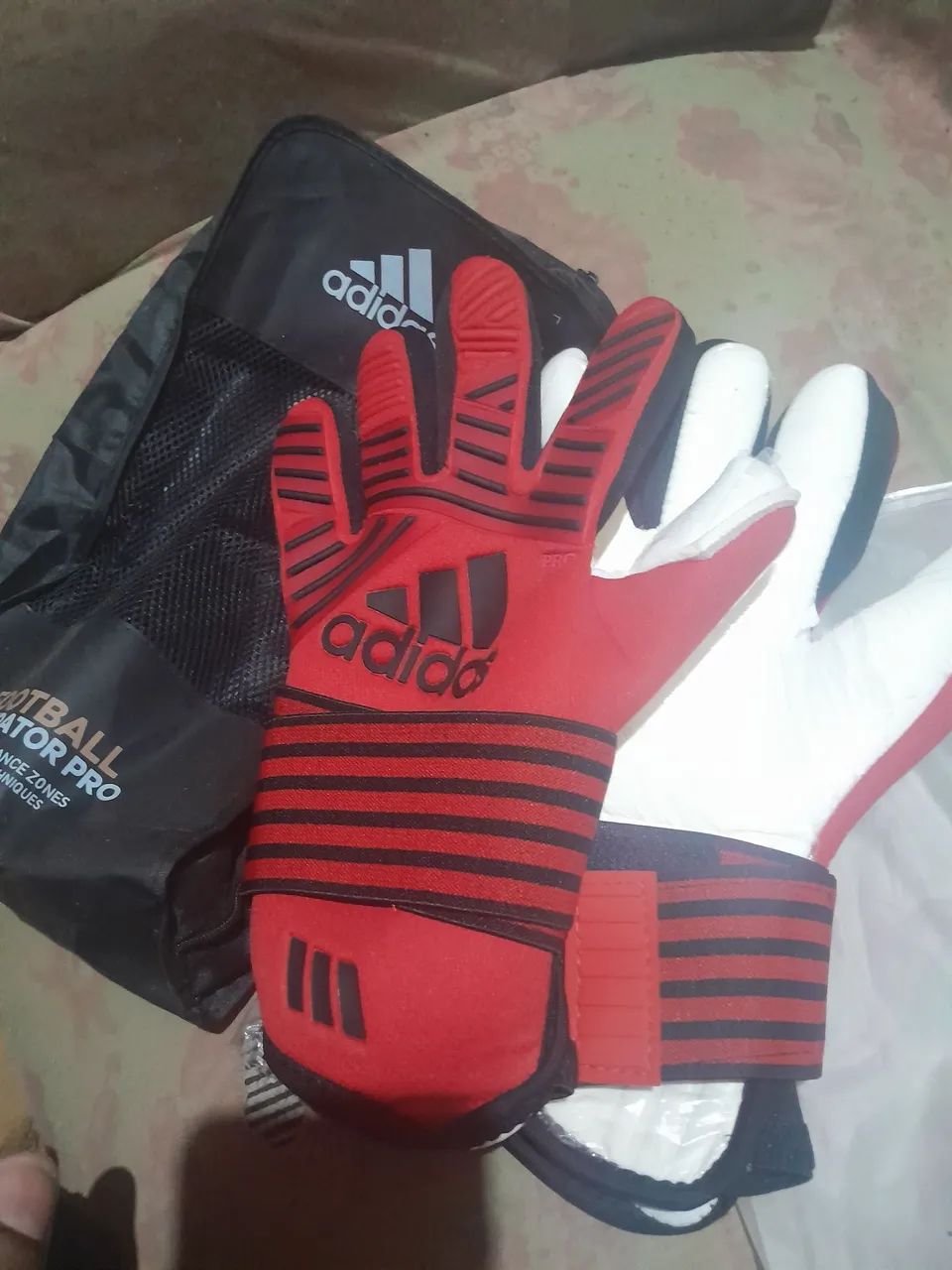 Luvas de Goleiro Adidas Predator Pro - Tamanho 09,luva no plástico 