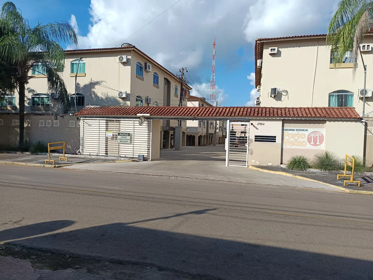 Apartamento 3 quartos, 2 banheiros, residencial Porto velho 2 valor 2.400,00, já incluído