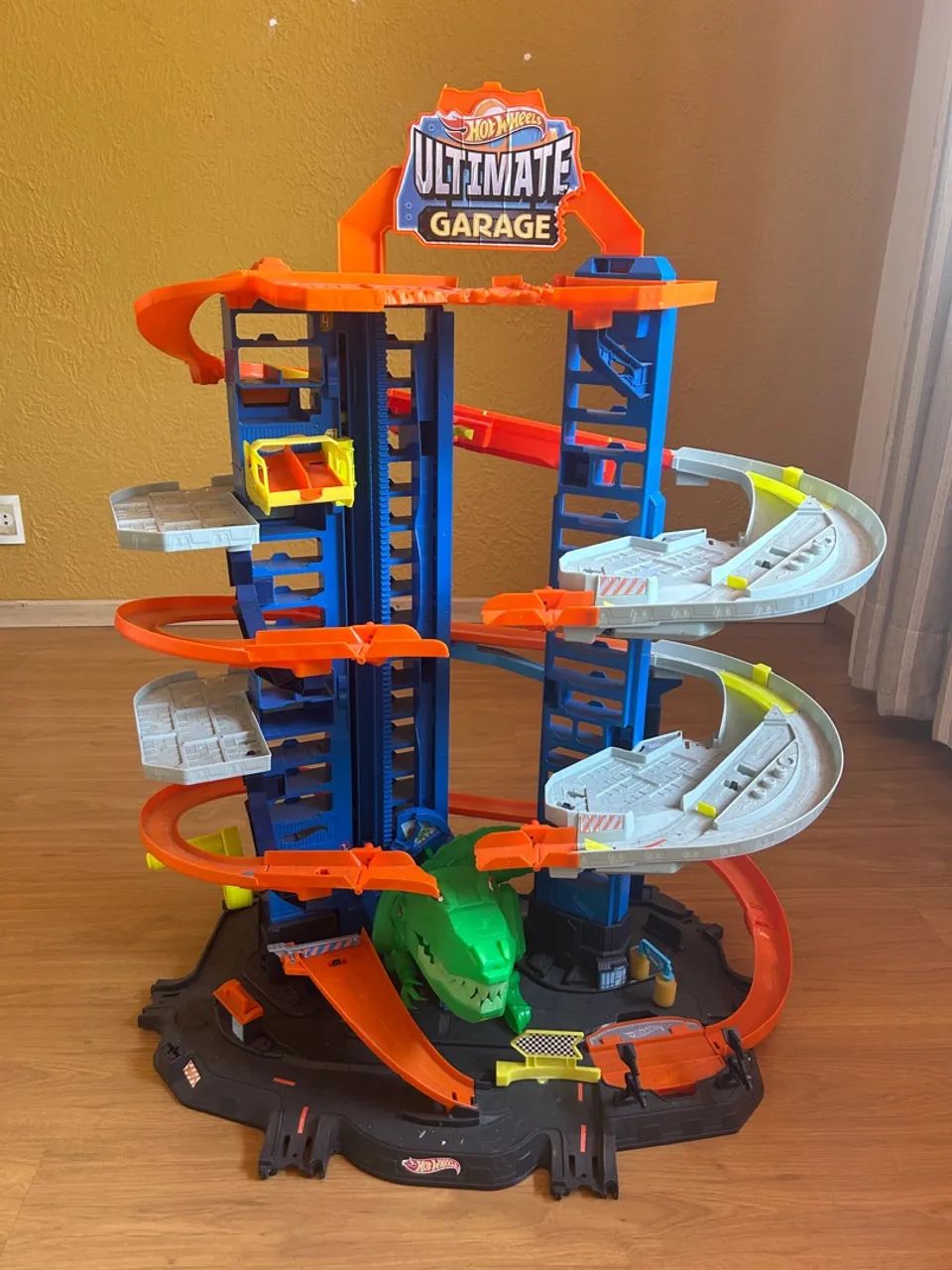 Hot Wheels - Super Dino Robot Garage 