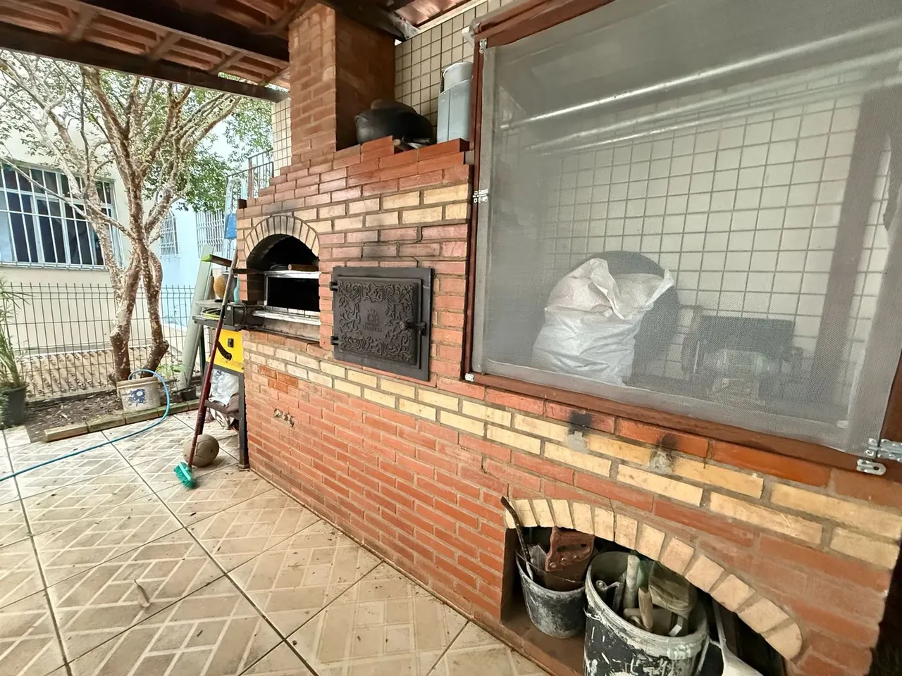 Belo apartamento com quintal privativo em area nobre da Gloria